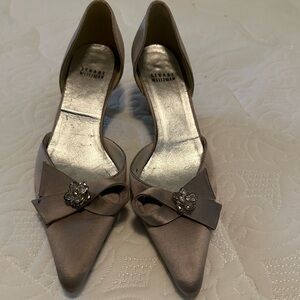 Very gently worn shoes! Maybe I have worn this 3 times, that’s it!